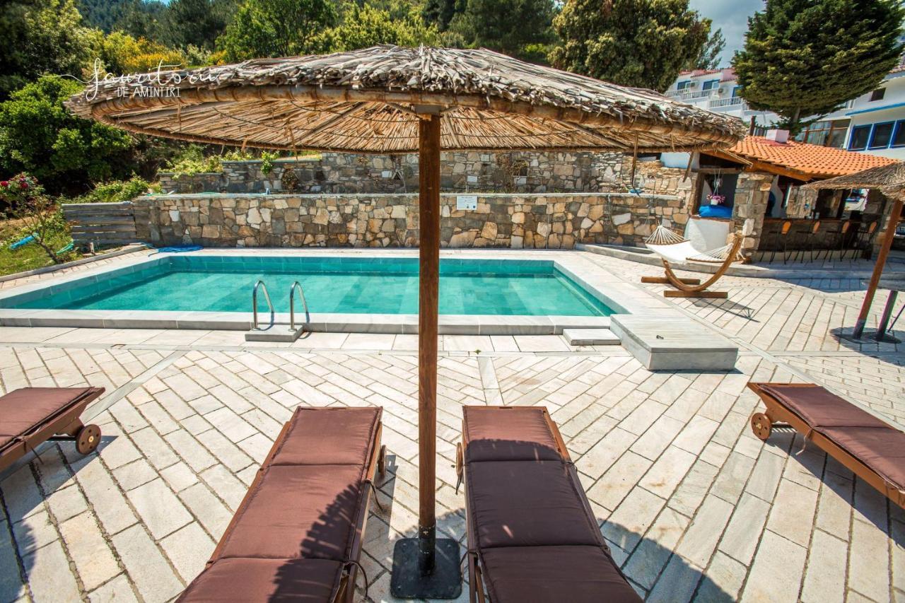 Kinira Beach Hotel Esterno foto