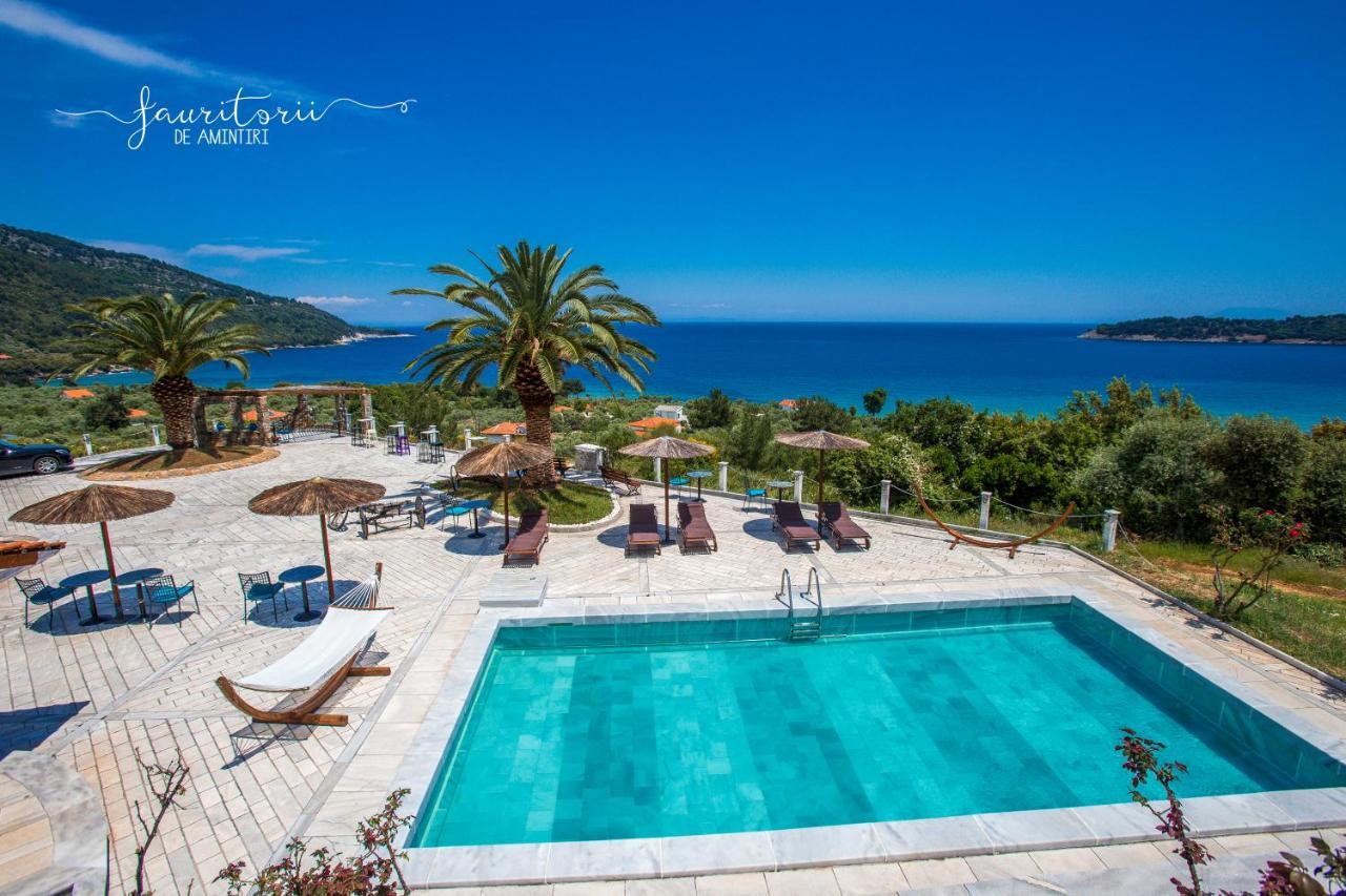 Kinira Beach Hotel Esterno foto