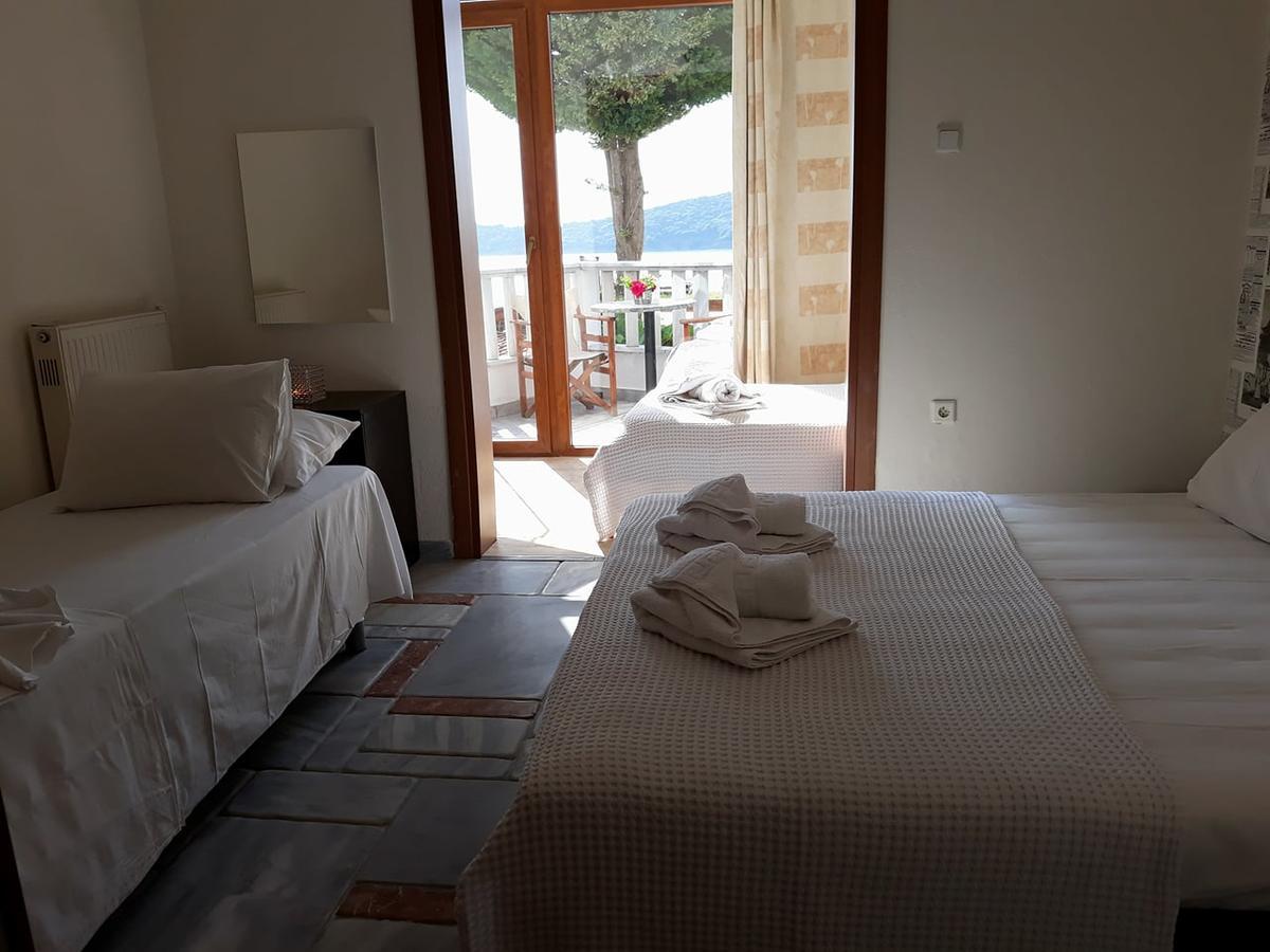 Kinira Beach Hotel Esterno foto