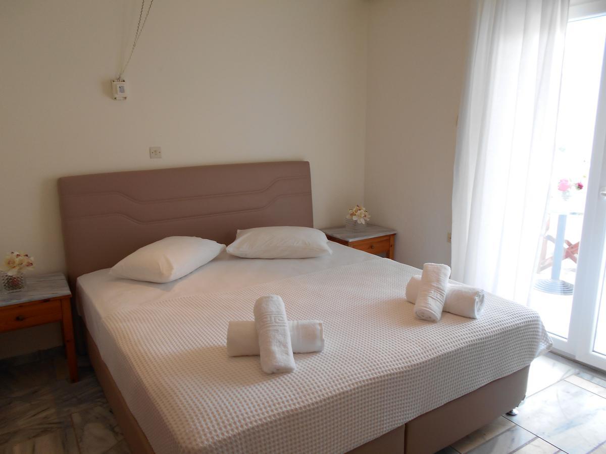 Kinira Beach Hotel Esterno foto