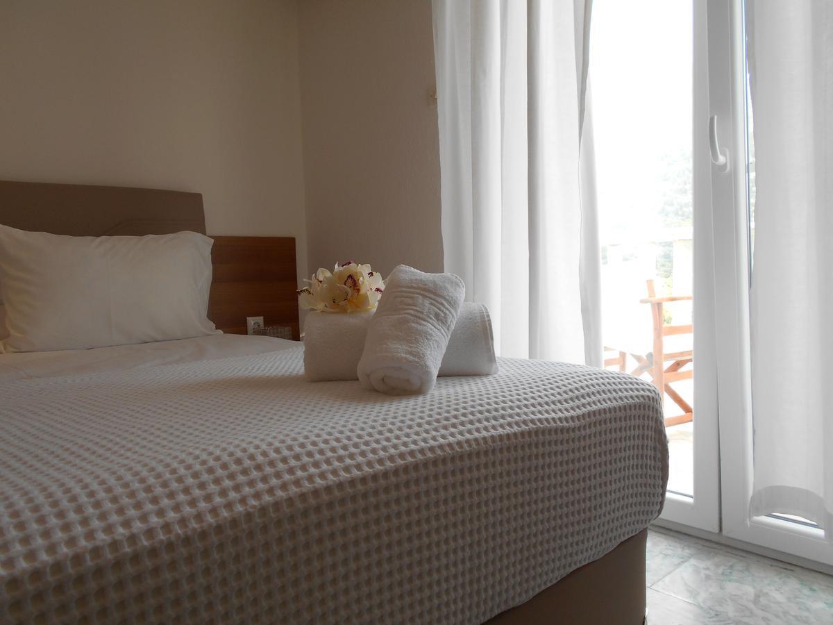 Kinira Beach Hotel Esterno foto
