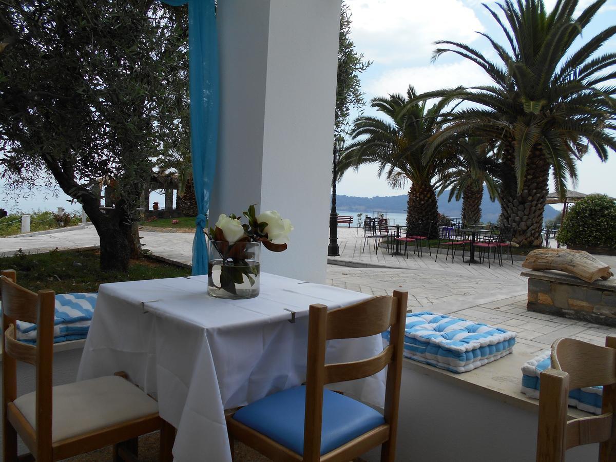 Kinira Beach Hotel Esterno foto